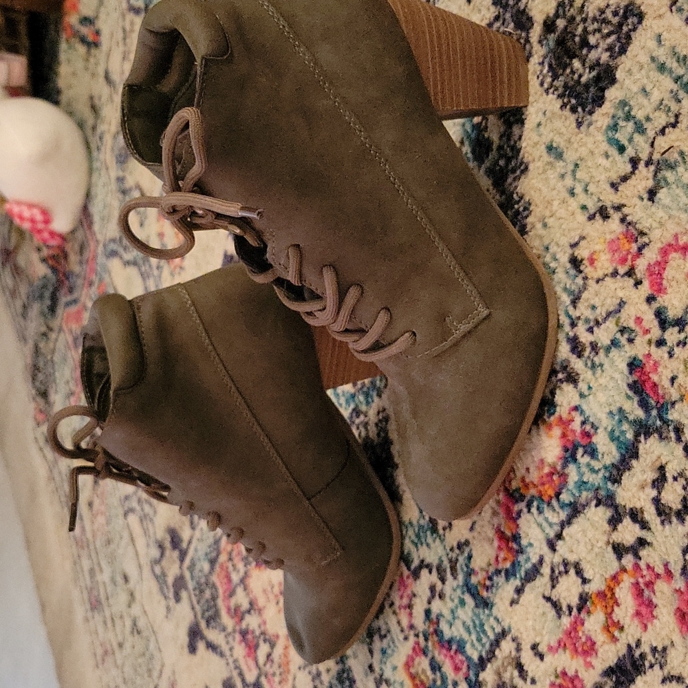 Army Green lace up booties - Picture 2 of 5